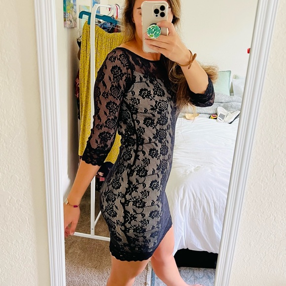 Sexy Lace Open Back Dress - Picture 4 of 5